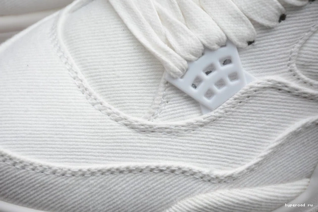 x Air Jordan 4 'White' Levi's AO2571-100 0604